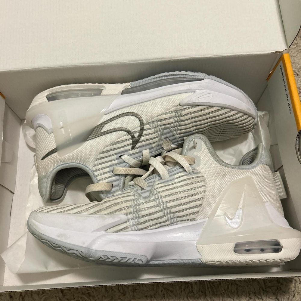 Nike Men's White Basketball Shoes
